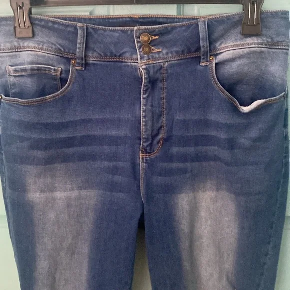 Royalty high/rise ankle denim jeans. Size 14 # 3430 - Picture 2 of 8